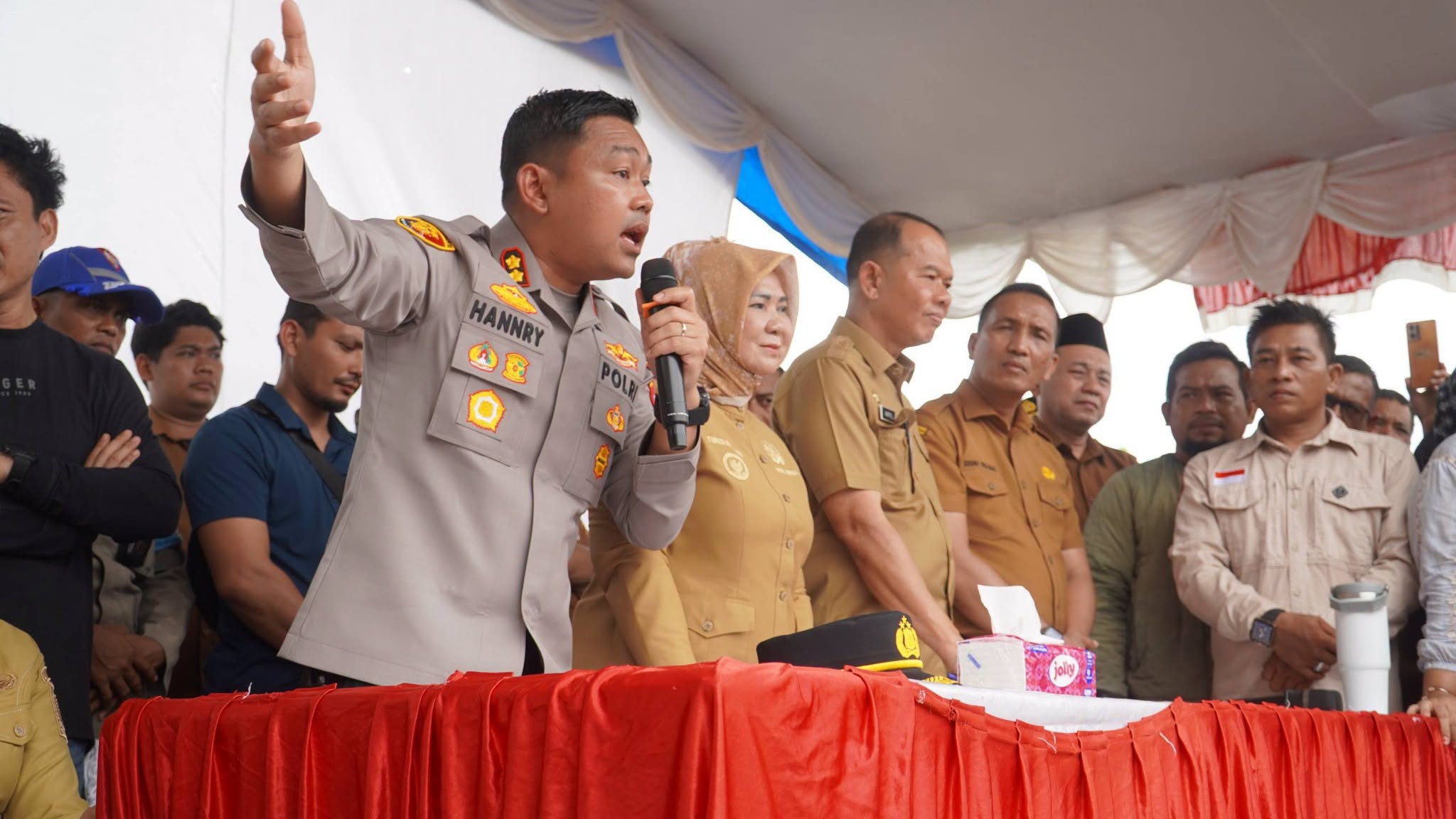 Tiorita Kawal Bantuan Korban Banjir Langkat