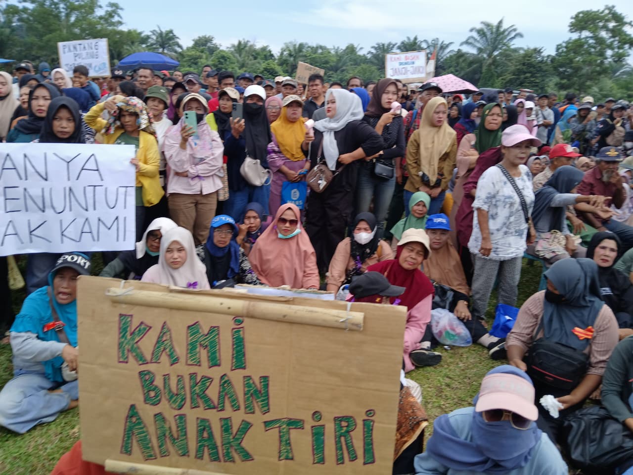 Tiorita Kawal Bantuan Korban Banjir Langkat