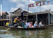 37 Tahun Mendayung Sampan di Desa Perlis Langkat Langkat, Al Azhar Berjuang Menghidupi Enam Anak