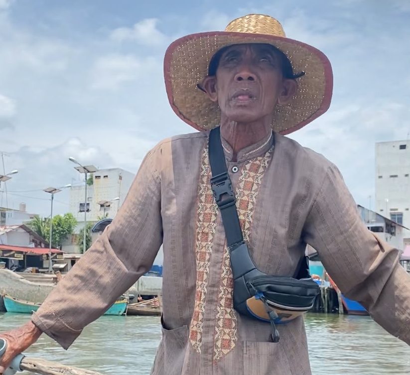 37 Tahun Mendayung Sampan di Desa Perlis Langkat Langkat