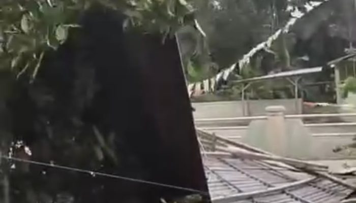 Angin Kencang Terjang Desa Tanjung Putus Langkat, Seng Rumah Warga Terangkat