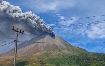 Gunung Sinabung Kembali Erupsi, Abu Vulkanik Mengarah ke Timur dan Tenggara