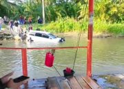 Mobil Putih Malah Tercebur ke Sungai di Tanjung Pura