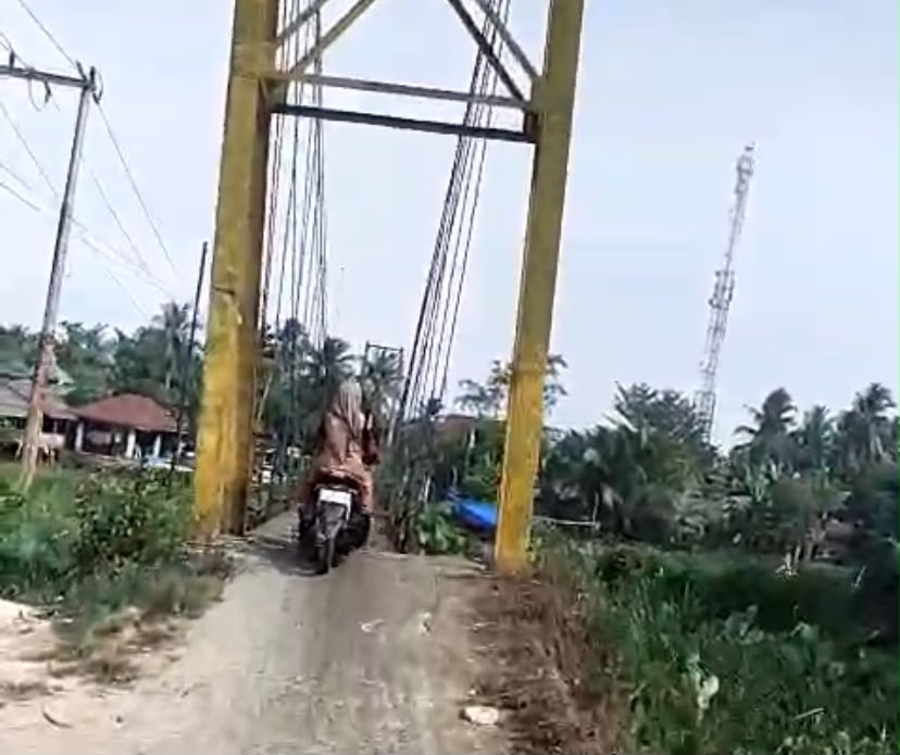 Jembatan Gantung Puluhan Tahun Penghubung Kecamatan di Langkat