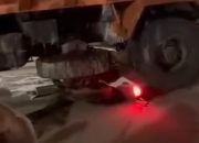 Kecelakaan di Pintu Tol Kwala Bingai Stabat, Motor Remuk di Bawah Truk