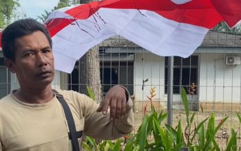 Kisah Faisal, Warga Gebang yang Berburu Rezeki dengan Jualan Bendera Merah Putih di Stabat