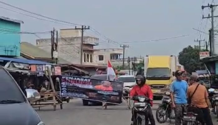 Pagi Ini Warga Sambirejo Langkat Blokir Jalan, Desak Perbaikan Segera