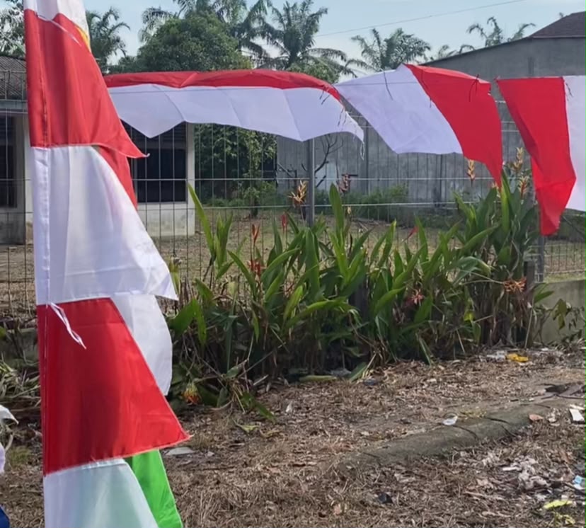 Penjual Bendera Merah Putih
