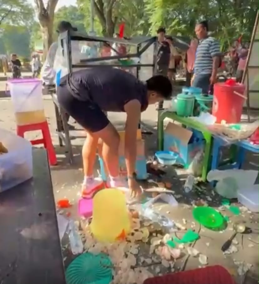 Pohon Tumbang Timpa Lapak Pedagang Saat CFD di Stabat, Kinerja DLH Dipertanyakan