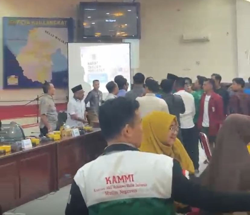 RDP DPRD Langkat dan Organisasi Mahasiswa Memanas, Anggota Dewan Pukul Meja hingga Gelas Pecah