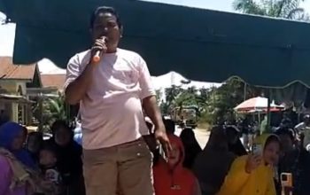 Ratusan Warga Blokir Jalan di Langkat,