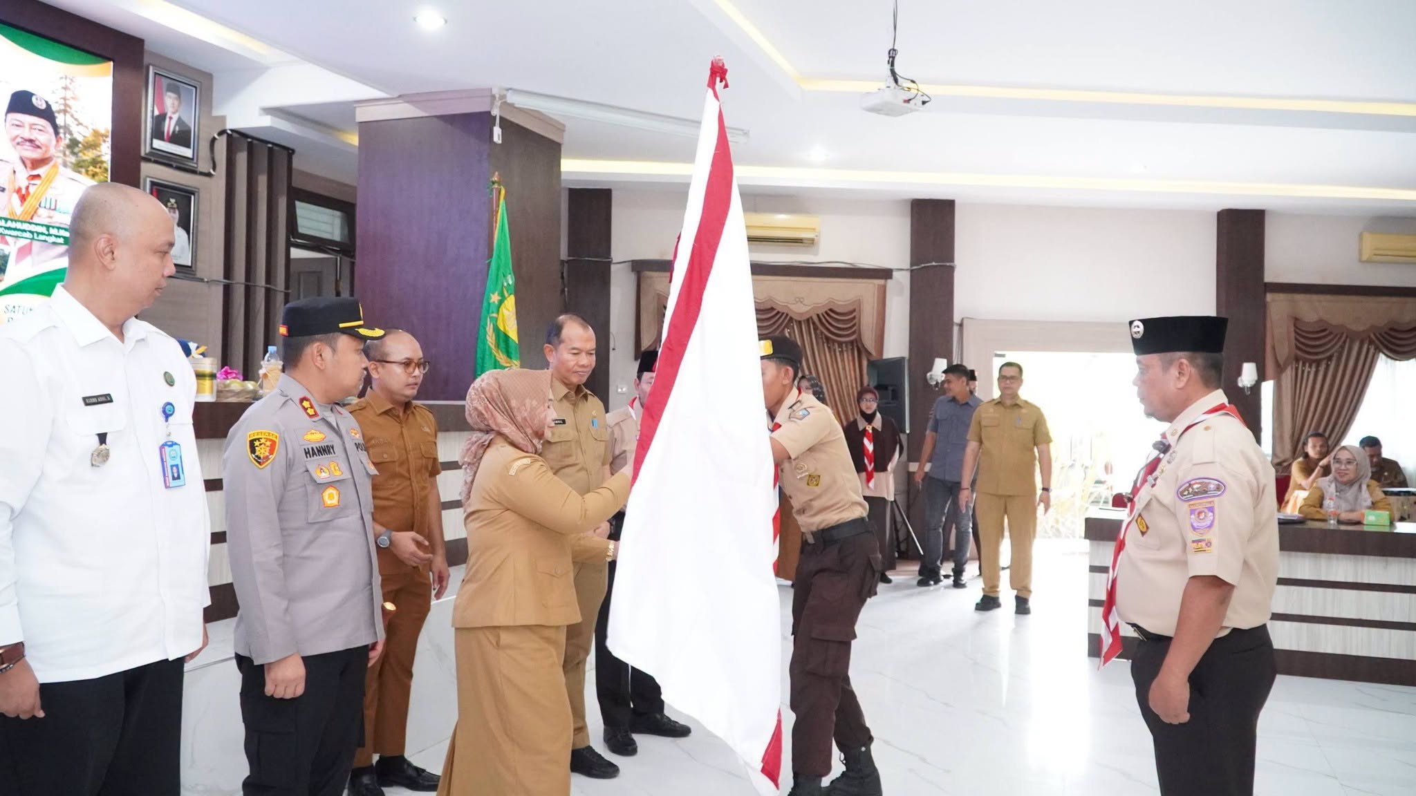 Tiorita Melepas Kontingen Pramuka