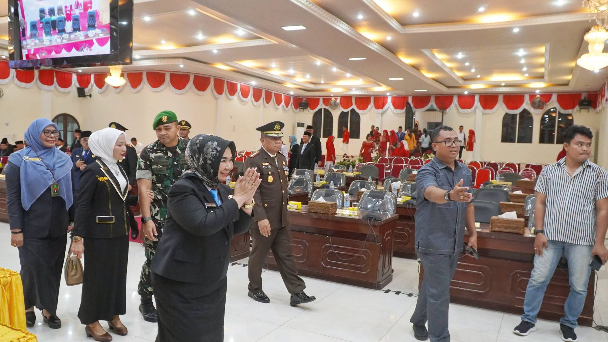 Tiorita mengikuti rapat paripurna DPRD Langkat