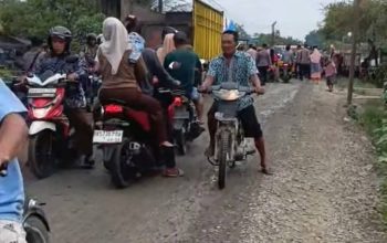 Jalan Rusak di Kampung Nangka Mulai Diaspal Hotmix, Tapi Masih Sebelah