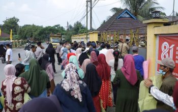 Kolam Limbah Dekat Permukiman, Warga Sawit Seberang Geruduk PKS PTPN IV