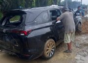 Avanza Maut di Titi Kurus Langkat Dievakuasi