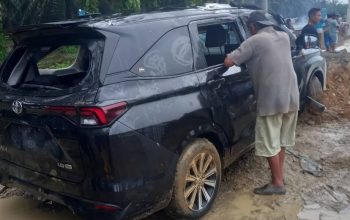 Avanza Maut di Titi Kurus Langkat Dievakuasi