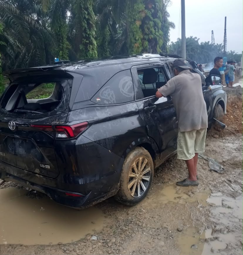 Avanza Maut di Titi Kurus Langkat Dievakuasi