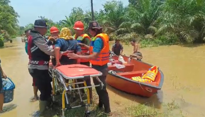 Banjir Rendam Desa Sekoci Besitang, Warga Sakit Dievakuasi