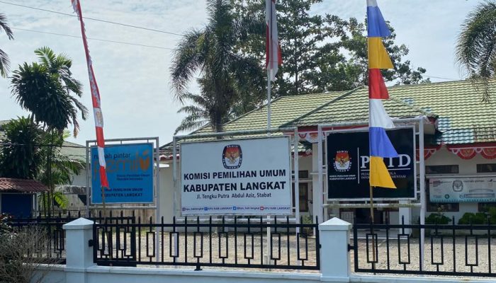 Diberhentikan Soal Dugaan Penggelapan Mobil Milik Pemkab, Ketua KPU Langkat Bungkam