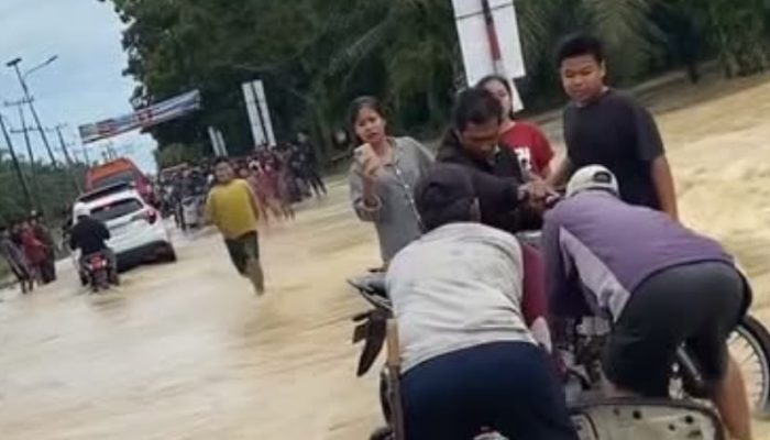 Jalan Padang Tualang-Batang Serangan Langkat Terendam Banjir