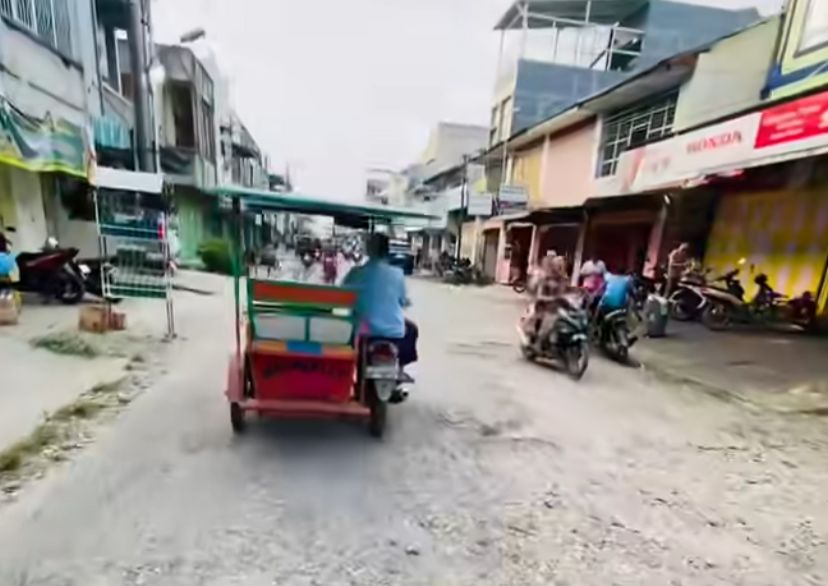 Jalan Rusak Puluhan Tahun di Pangkalan Brandan