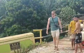 Jembatan Penghubung Bukit Lawang-Tangkahan Belum Bisa Dilalui Mobil, Wisatawan Mancanegara Terpaksa Berjalan Kaki