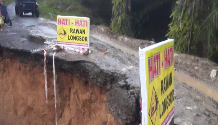Longsor di Salapian Langkat Amblaskan Badan Jalan, Akses ke Tiga Desa Terancam Putus