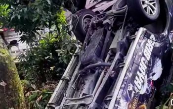 Mobil Berlogo Ormas Masuk Parit di Bahorok, Pengemudi Tak Lagi Berada di Lokasi