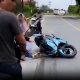 Motor Terjatuh Saat Menyalip Truk Tangki di Brandan Langkat, Dua Orang Terluka