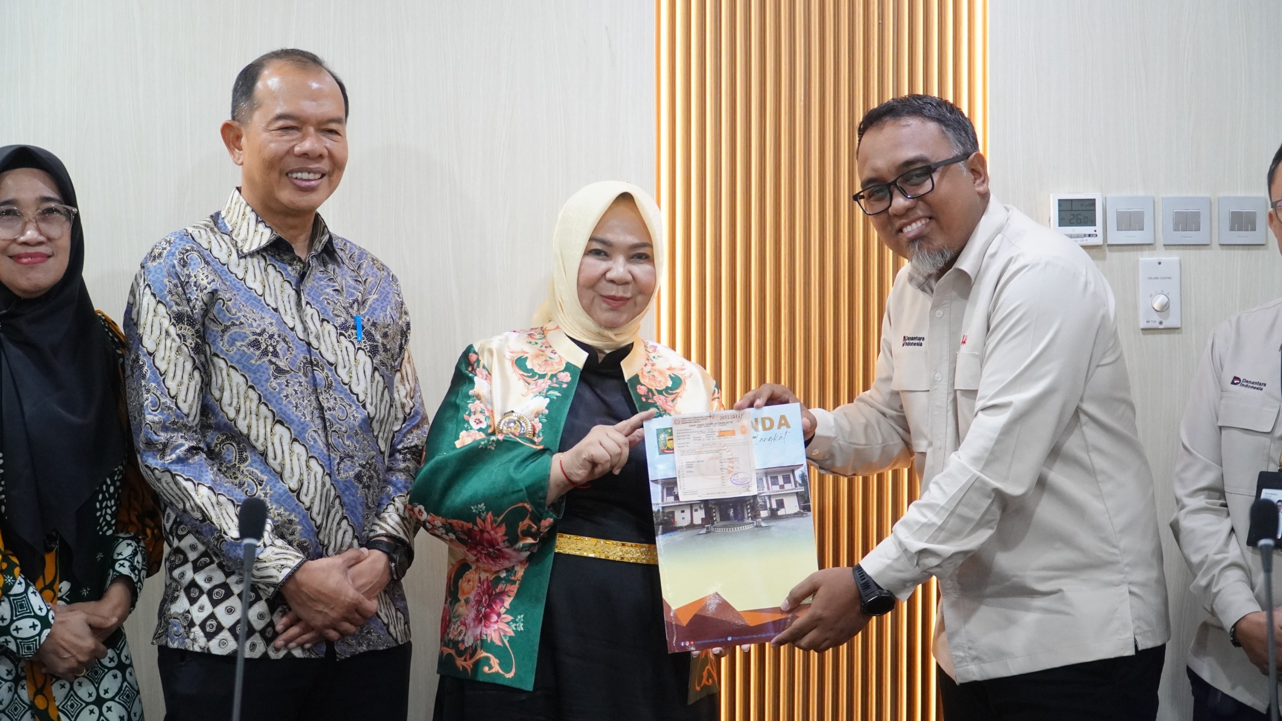 Hutama Karya membayar PBB kepada Pemkab Langkat