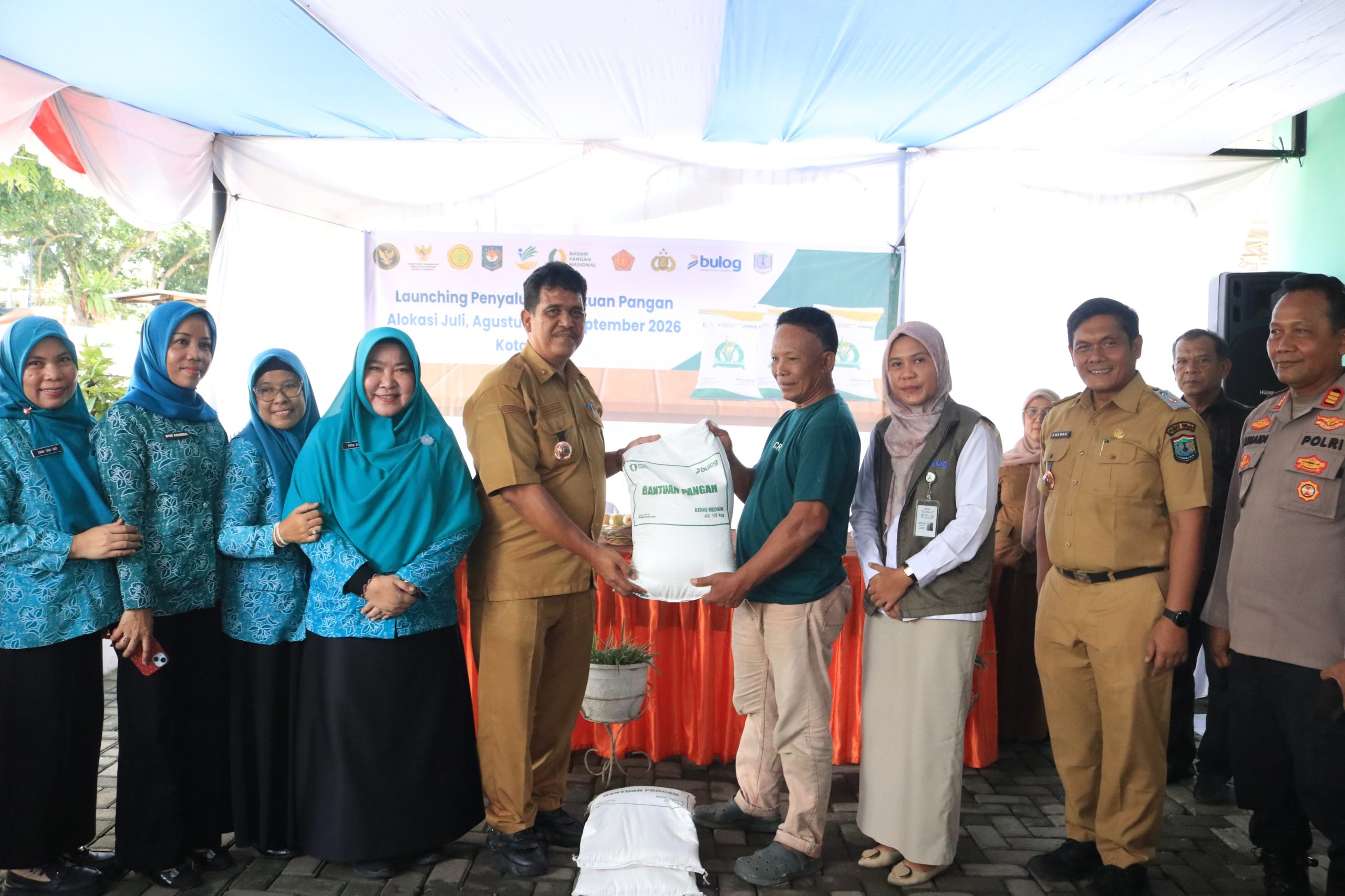Pemko Binjai Salurkan Bantuan Pangan Juli-September 2026, Warga Tangsi Terima 30 Kilogram Beras