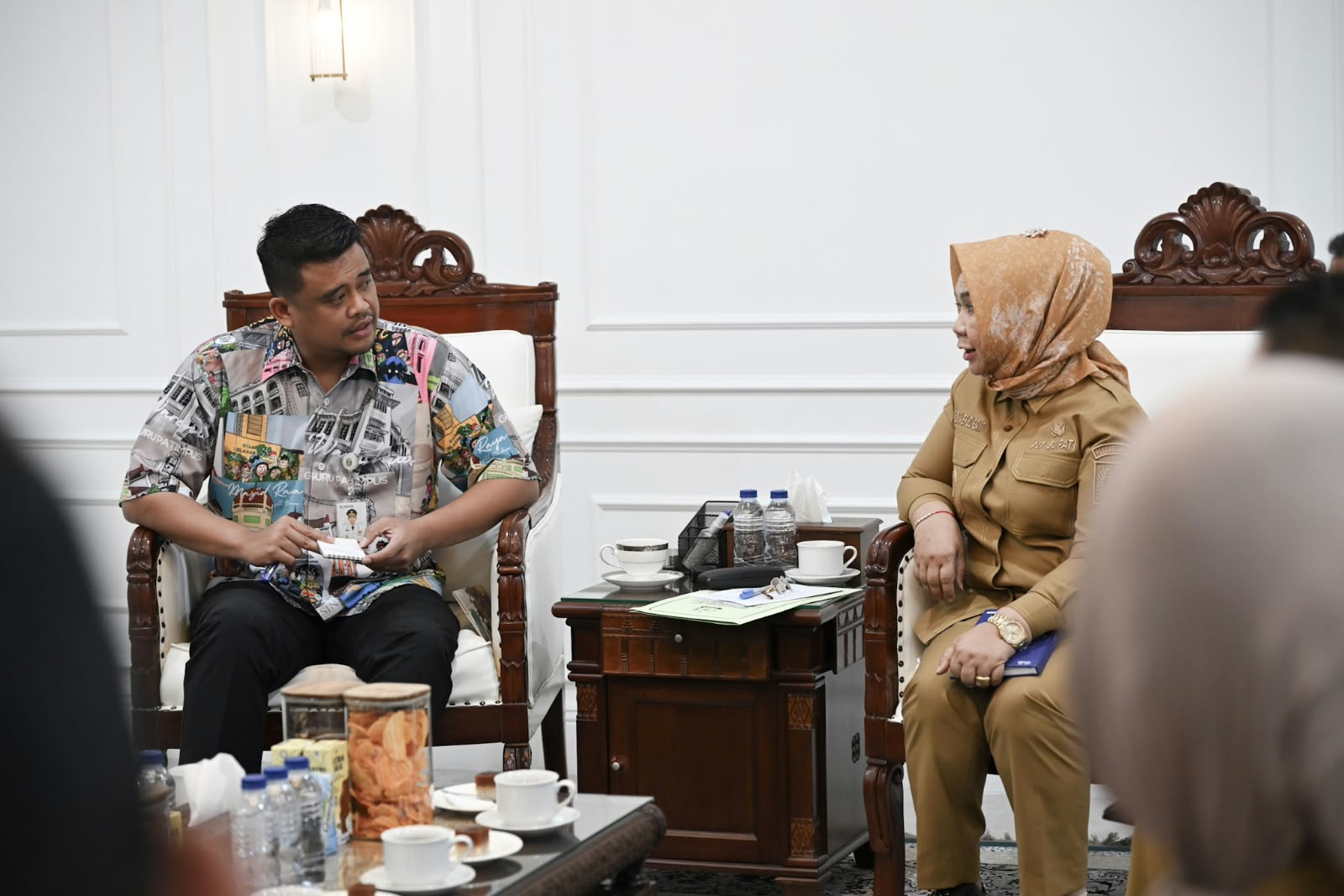 Plt Bupati Langkat Tiorita Adukan THM Blue Night ke Bobby Nasution