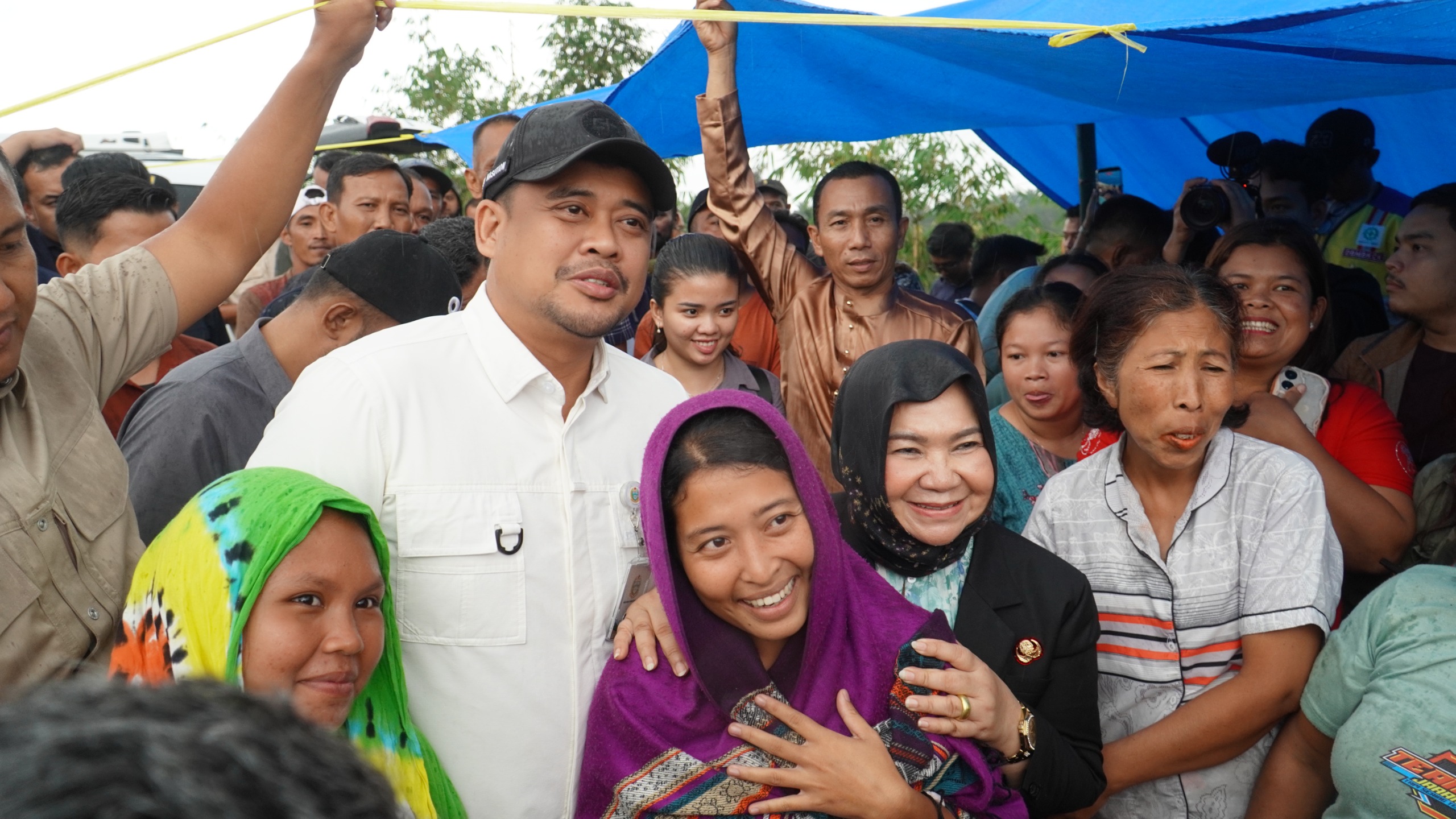 Plt Bupati Langkat Tiorita dan Gubsu Tinjau Tanah Longsor