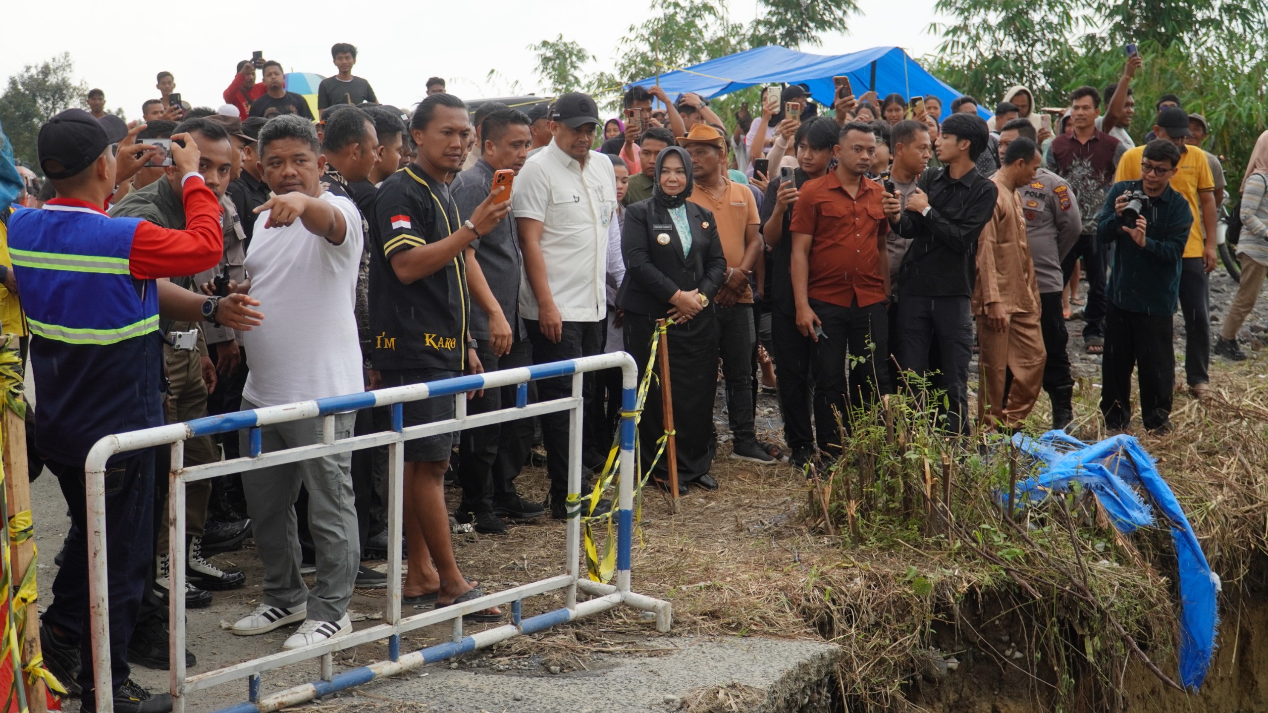 Plt Bupati dan Gubsu Bobby Tinjau Jalan Longsor Langkat-Karo