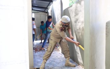 Satpol PP Binjai Bongkar Kios dan Toilet di Halaman Masjid An-Nur