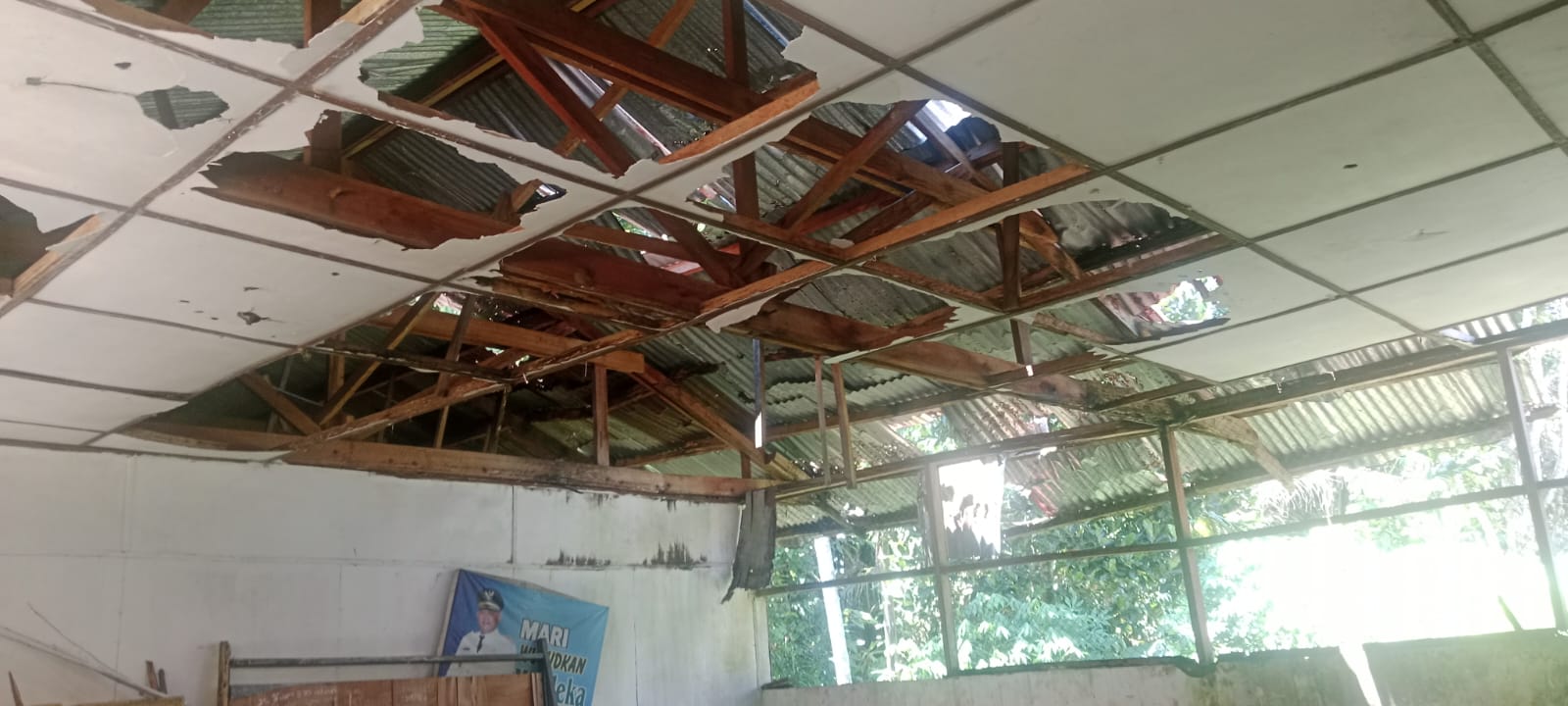 Tiga Ruang Kelas SDN 056587 Pantai Sampah Bahorok Rusak