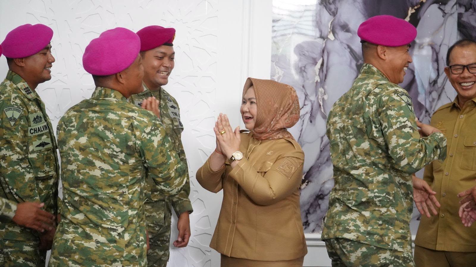 Tiorita Bersama Marinir Harimau Putih