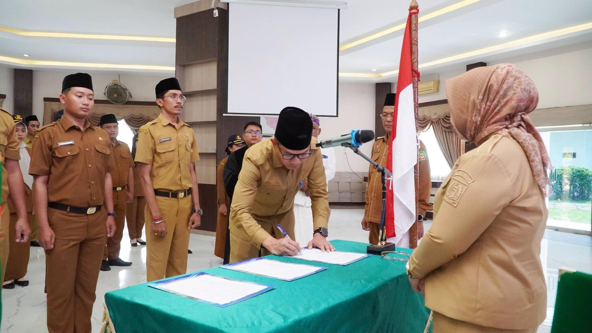 Tiorita Lantik Pejabat Langkat