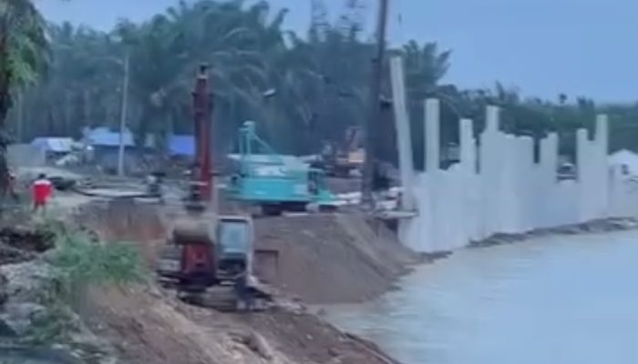 Usai Mobil Masuk Sungai dan Tewaskan Tiga Orang, Jalan Titi Kurus Batang Serangan Ditutup Total