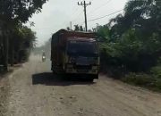 Warga Keluhkan Debu dan Getaran Truk Proyek PT EMP Gebang, Minta Jalan Desa Diperbaiki