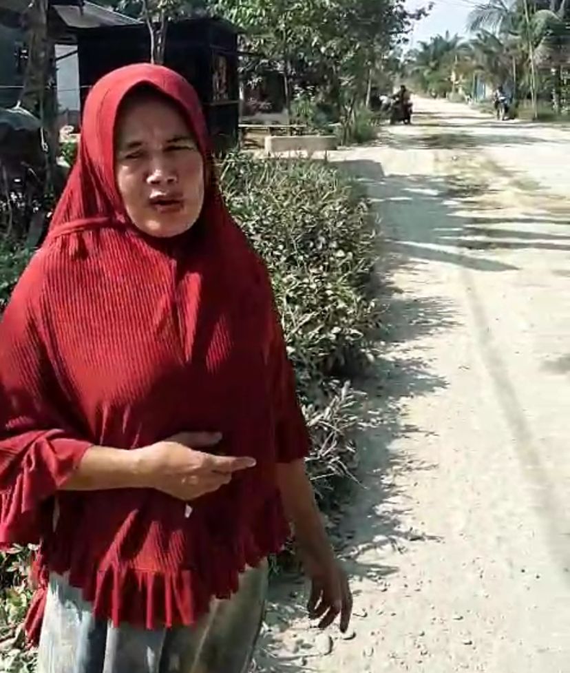 Warga Keluhkan Debu dan Getaran Truk Proyek PT EMP Gebang
