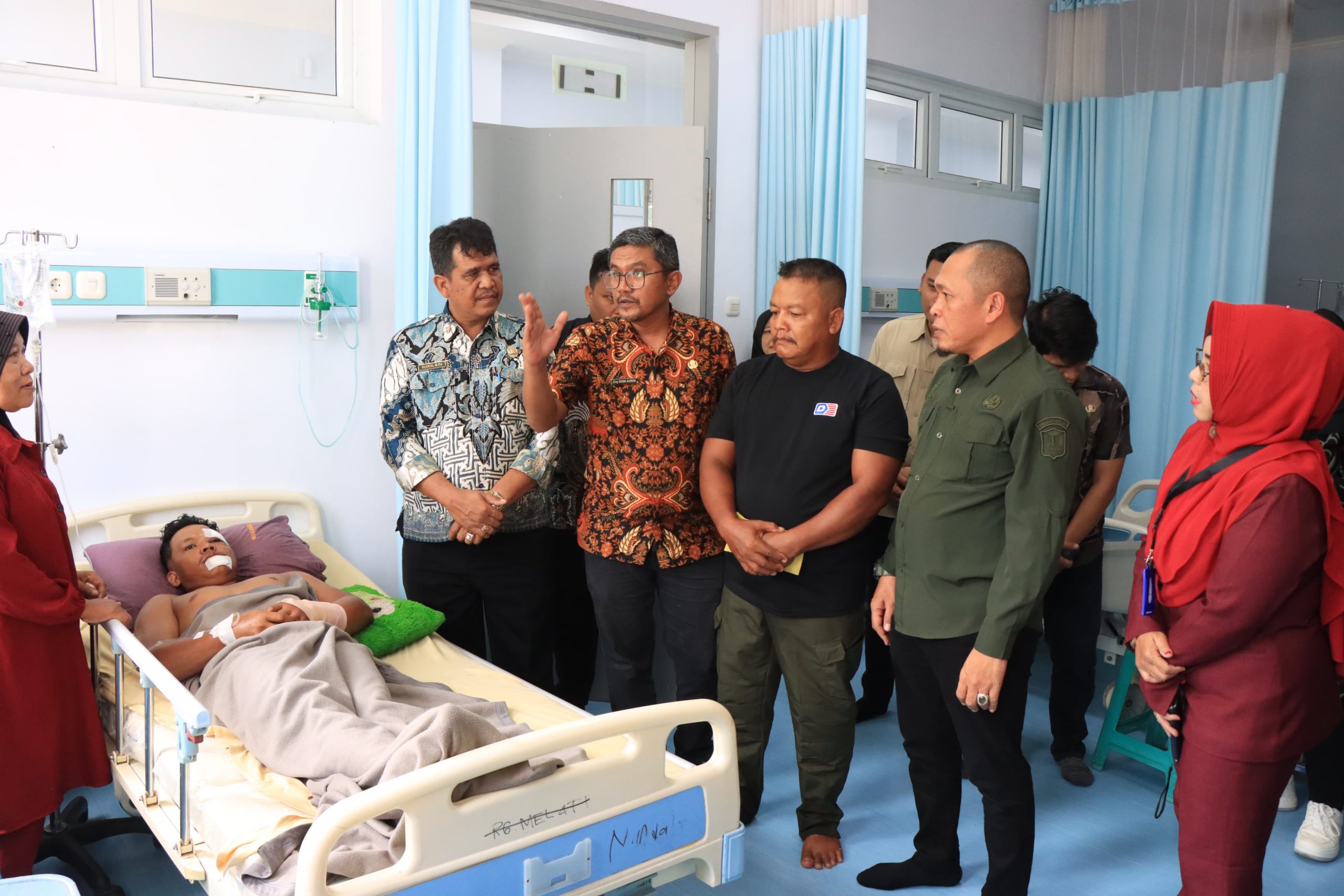 Alami Musibah Saat Bersihkan Pohon, Warga Tanah Seribu Dijenguk Pemko Binjai
