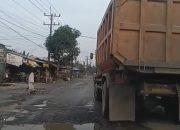 Jalan Sambirejo-Kwala Begumit Langkat Rusak Bertahun-tahun, Warga Desak Truk Galian C Ditertibkan