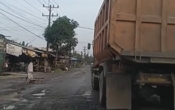 Jalan Sambirejo-Kwala Begumit Langkat Rusak Bertahun-tahun, Warga Desak Truk Galian C Ditertibkan