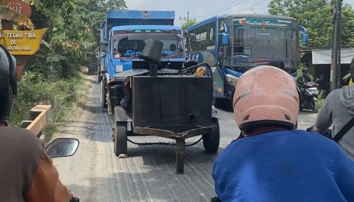 Perbaikan Jalan Rusak Picu Kemacetan di Jalinsum Hinai Langkat