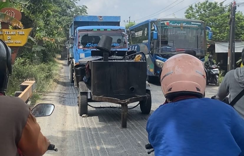 Perbaikan Jalan Rusak Picu Kemacetan di Jalinsum Hinai Langkat