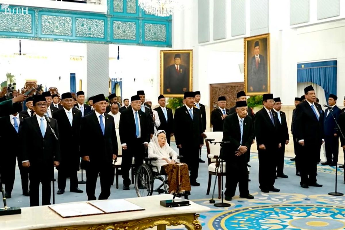 Rocky Gerung Masuk Jajaran Wantimpres, Prabowo Lantik 26 Anggota di Istana