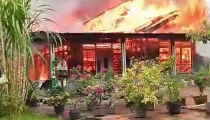 Rumah Pensiunan PNS di Babalan Ludes Terbakar, Kerugian Ditaksir Ratusan Juta