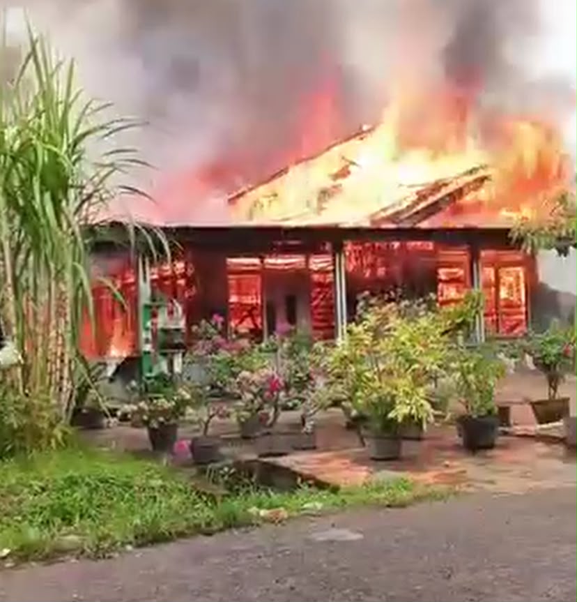 Rumah Pensiunan PNS di Babalan Ludes Terbakar, Kerugian Ditaksir Ratusan Juta